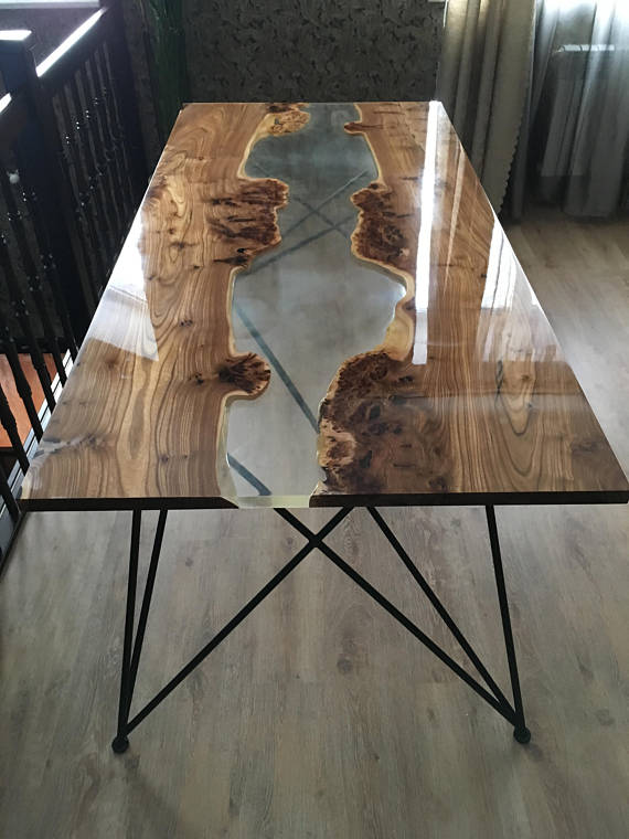 table rivière réalisée avec résine époxy